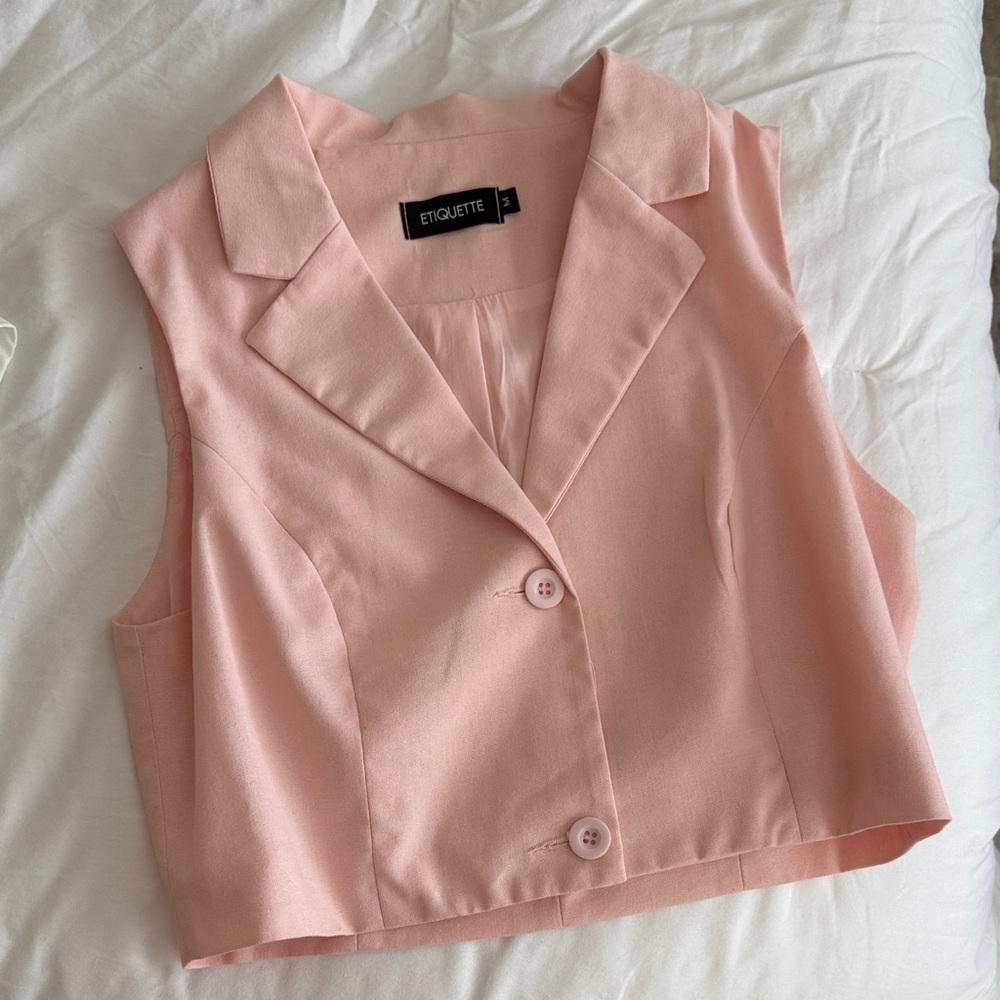 Stylish Cropped Pink Sleeveless Vest
